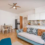 Апартаменты Sunny Flat W/ Balcony Near The Sea By Hostwise Албуфейра