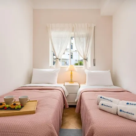 Sunny Flat W/ Balcony Near The Sea By Hostwise * Албуфейра