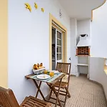 Sunny Flat W/ Balcony Near The Sea By Hostwise Апартаменти Албуфейра