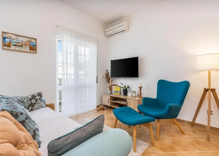 Sunny Flat W/ Balcony Near The Sea By Hostwise Albufeira