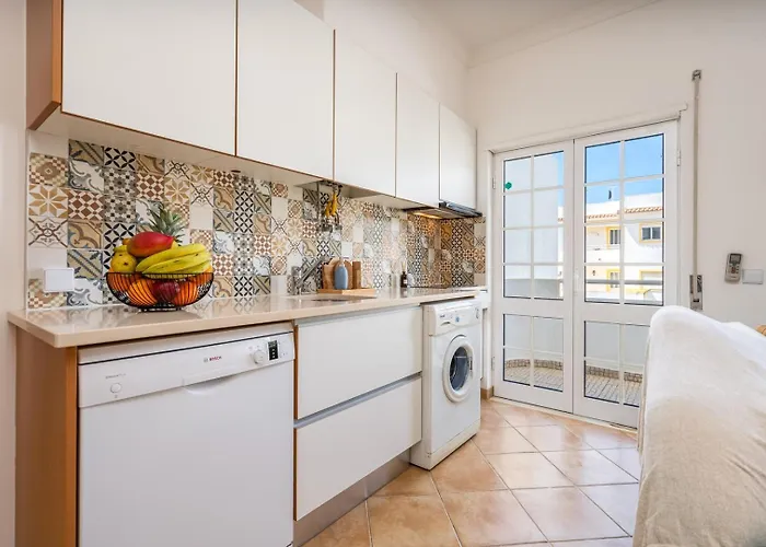 Apartment Sunny Flat W/ Balcony Near The Sea By Hostwise Albufeira