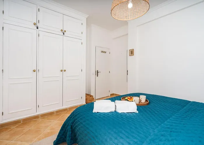 Sunny Flat W/ Balcony Near The Sea By Hostwise Albufeira