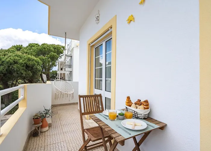 Sunny Flat W/ Balcony Near The Sea By Hostwise *